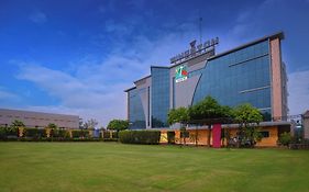Wingston A Treehouse Hotel, Mathura